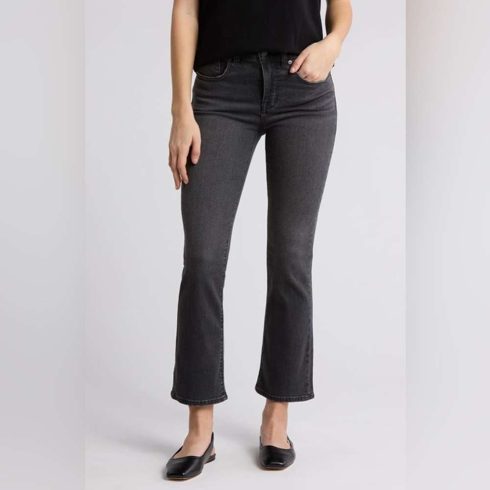 Madewell Mid-Rise Kick Out cropped gray Pants